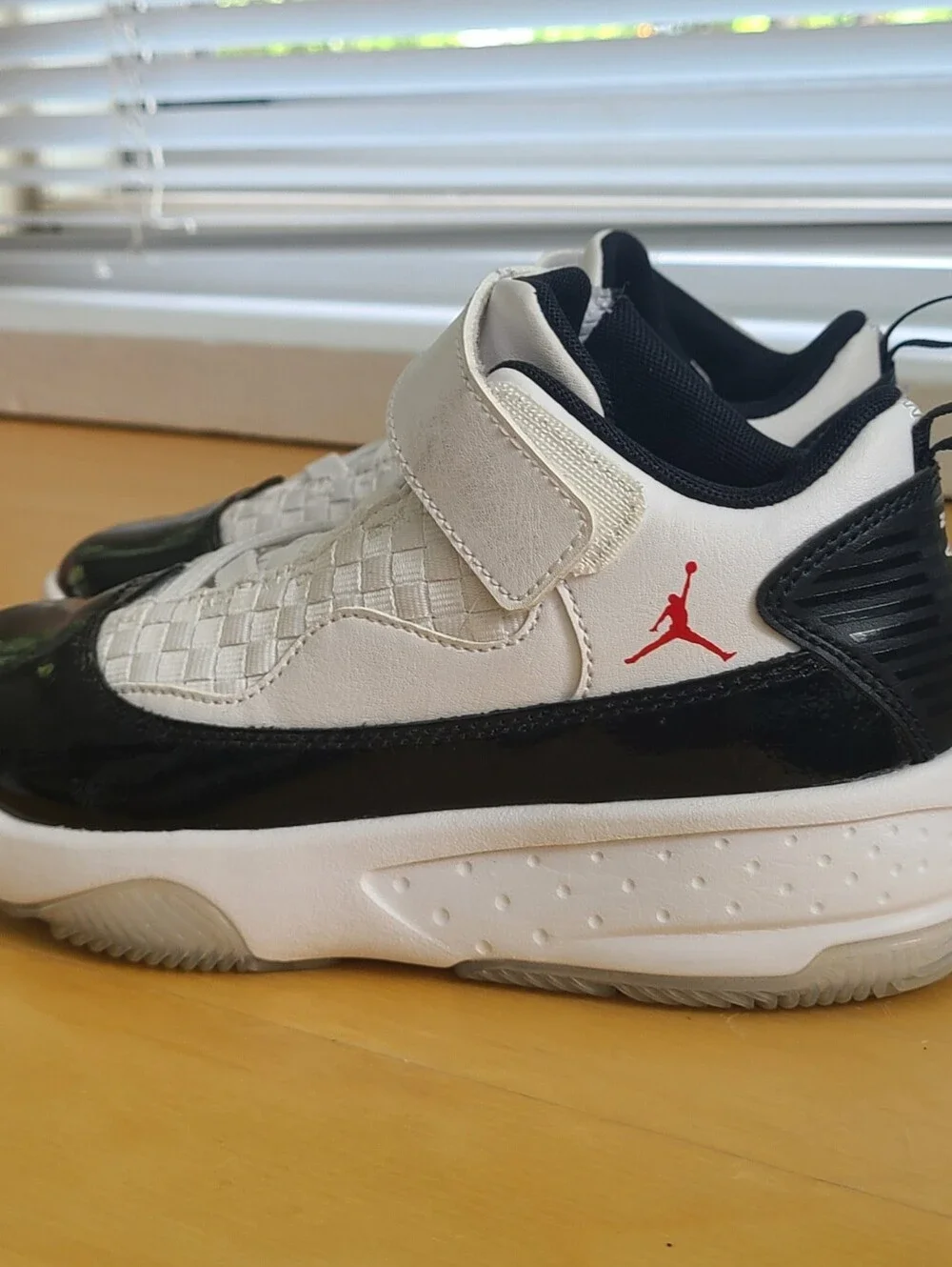 Nike Air Jordan Max Aura 2 PS | White Black Red | Size 13C
